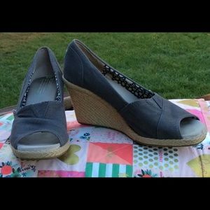 Toms Wedges size 9
